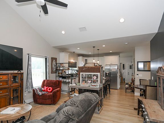 5th image of 3796 Camp Rd