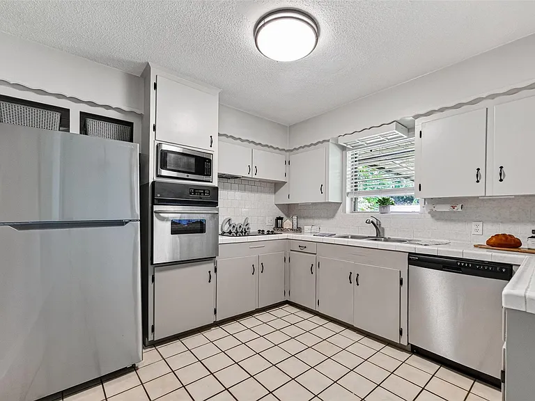 5114 Beechnut St — Photo 9