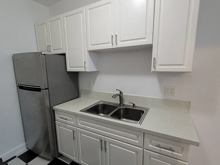 Mariposa Manor — Photo 18