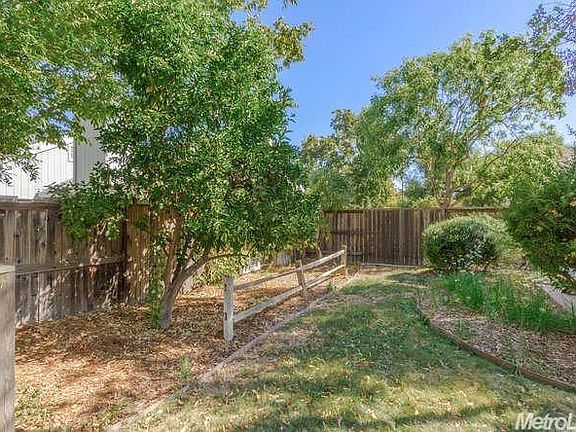 4th image of 3241 Oyster Bay Ave