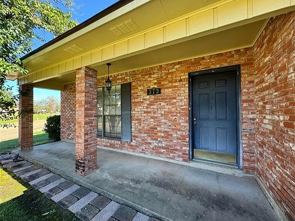 2nd image of 373 Windermere Blvd