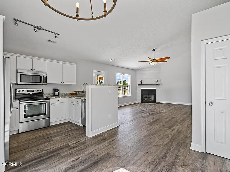 724 Hillside Dr — Photo 11