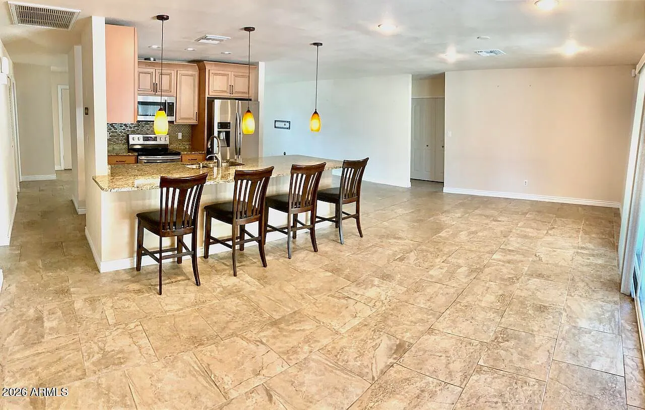 3 bed, 2.0 bath, 1872 sqft, $2,300 — Photo 2