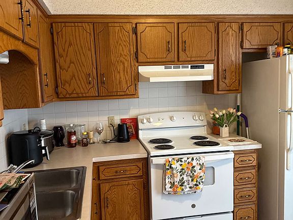 3rd image of 805 Foster Ln APT A
