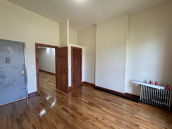 4th image of 315 Jefferson Ave #3R