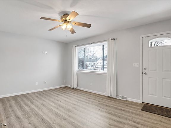 3rd image of 306 Gayle Dr