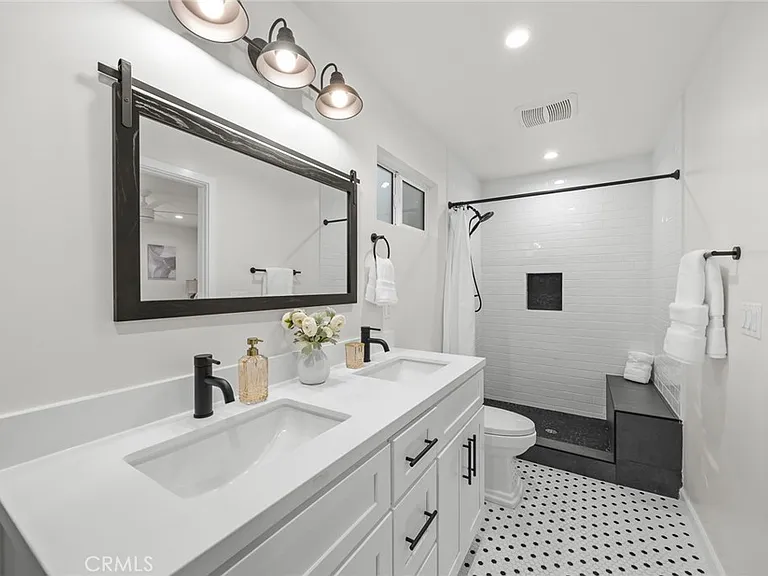 577 N Chester Ave — Photo 9