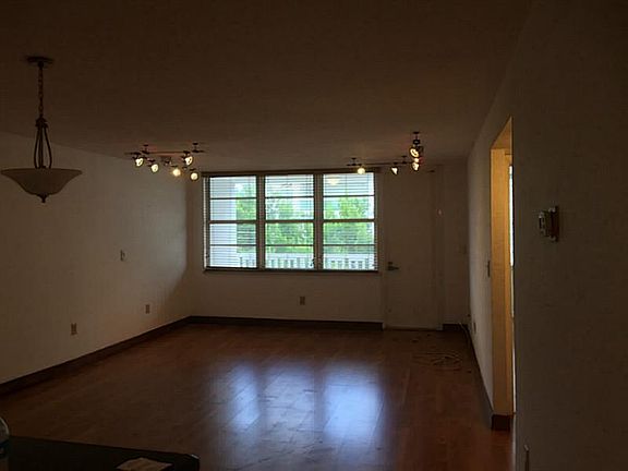 5th image of 2016 Bay Dr APT 301