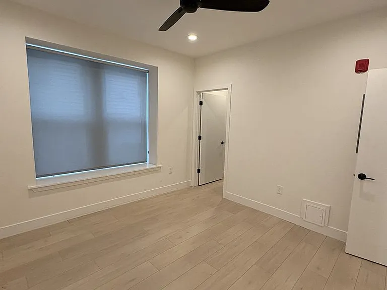 Modern and Sleek 611 S Fagley Street Apartments! — Photo 13
