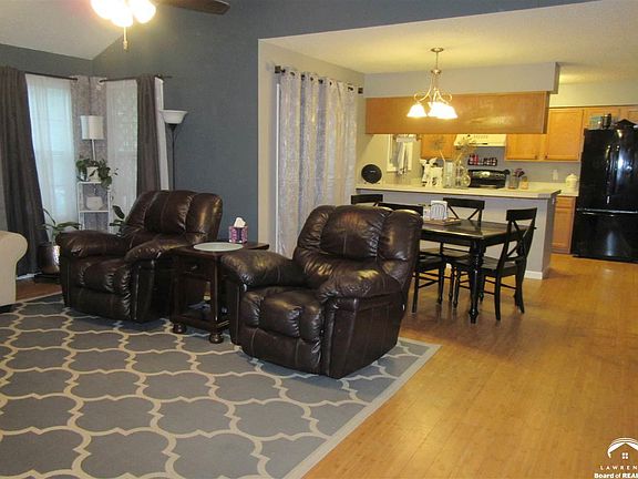3rd image of 2621 Mayfair Dr