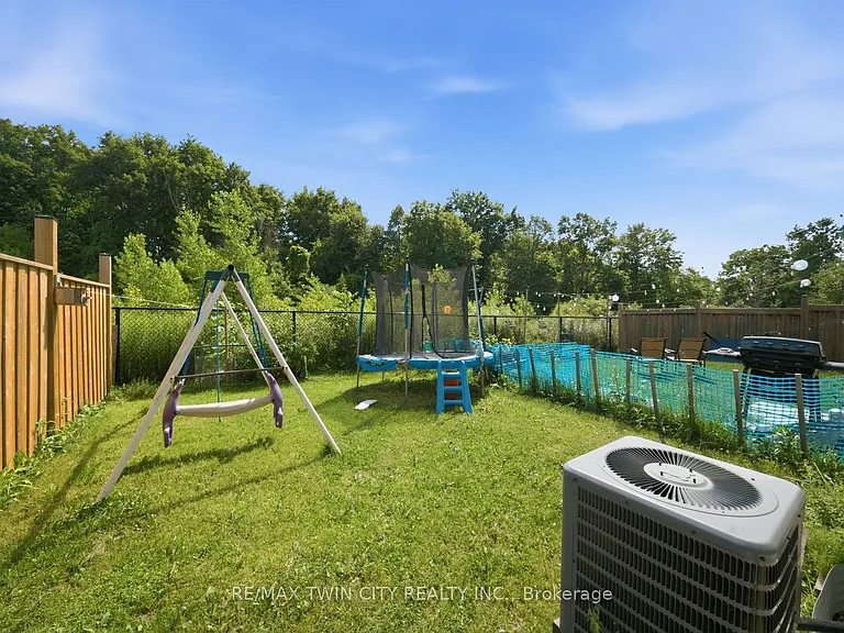 32 Cole Cres — Photo 19