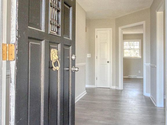 2nd image of 102 Bramblewood Dr