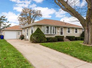 412 26th St NW, Cedar Rapids, IA 52405