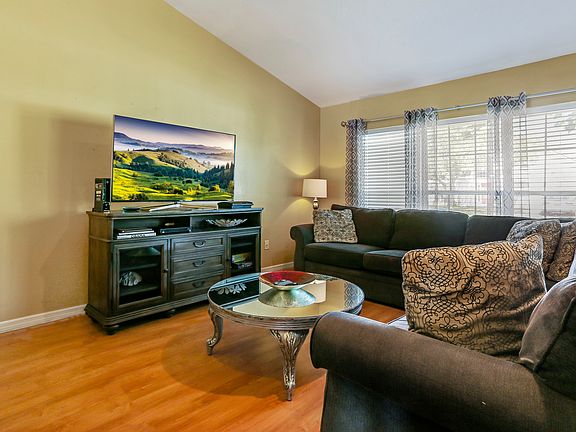 5th image of 892 W Charing Cross Cir