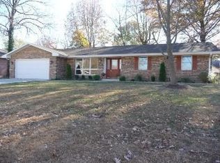605 Park Hills Dr, Effingham, IL 62401