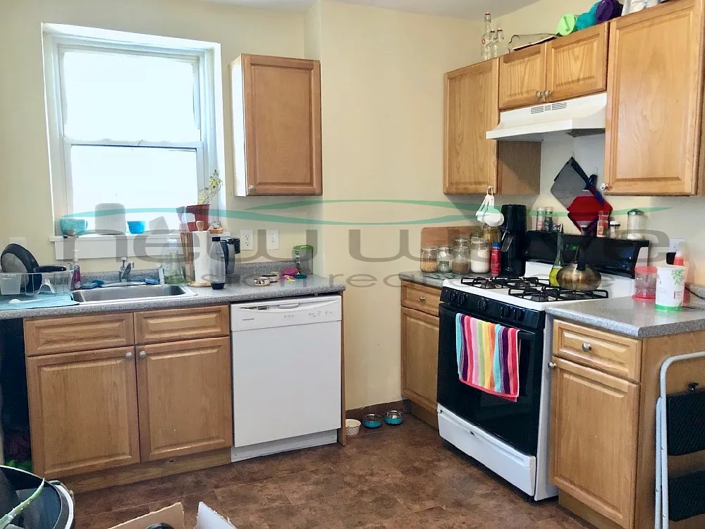 3 bed, 999 sqft, $4,800 — Photo 3