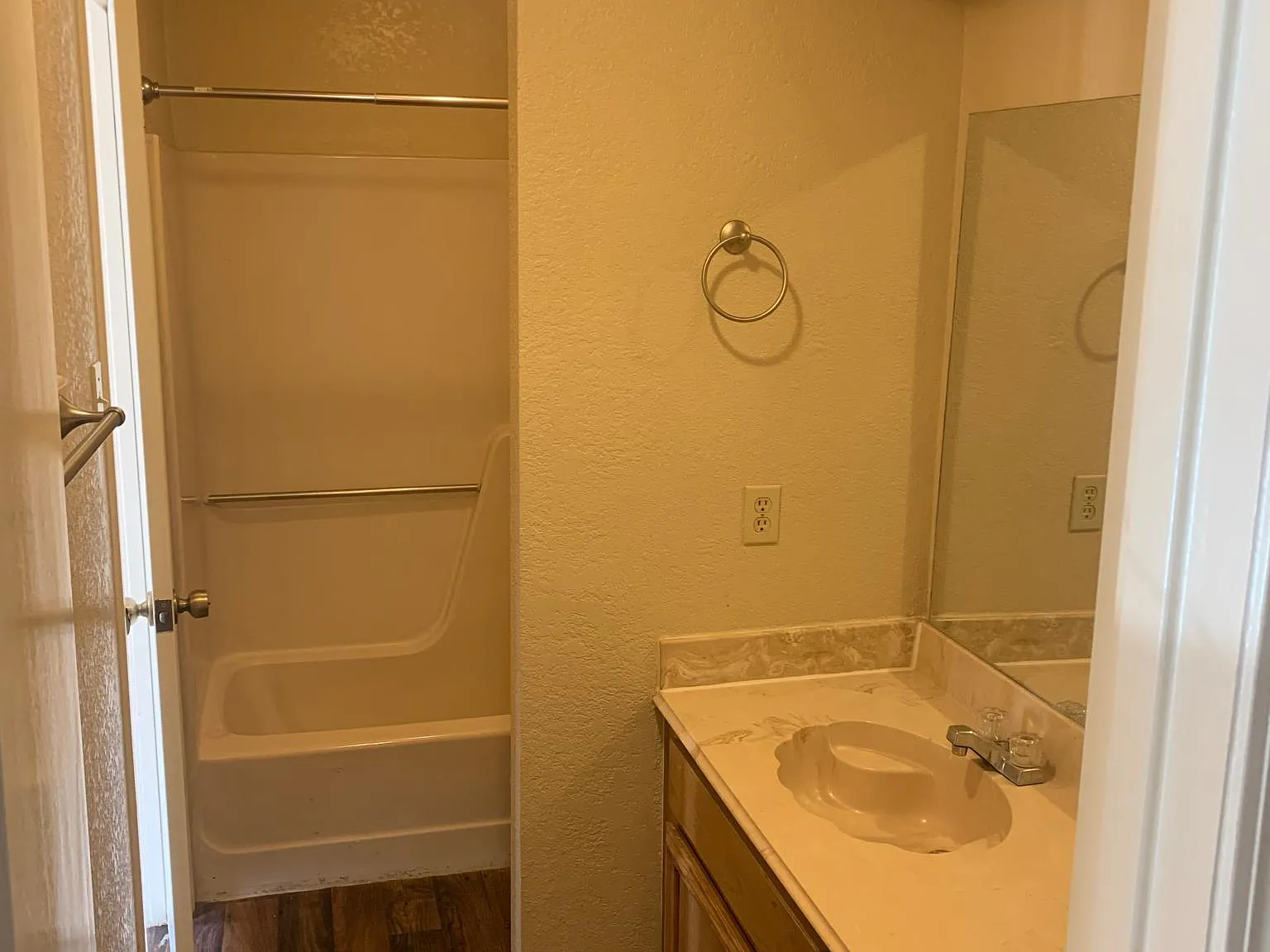 2 bed, 1.5 bath, 1100 sqft, $1,100 — Photo 3