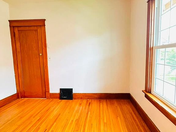 4th image of 1242 Claremont St