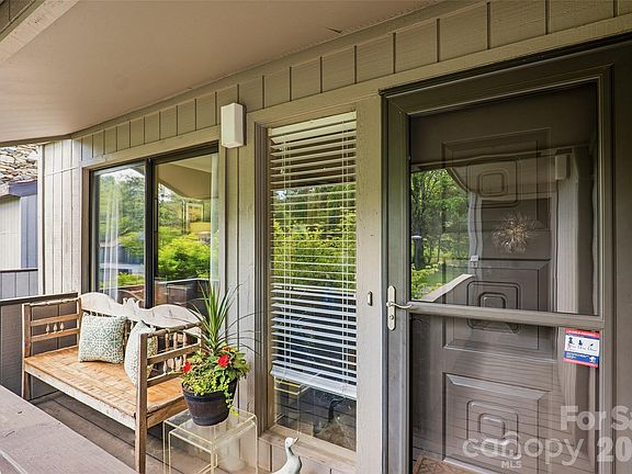 2nd image of 16 Lakemoor Ln