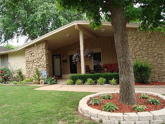 Entrance & Landscaping