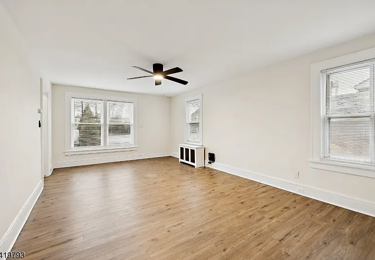 289 Hilton Ave — Photo 7