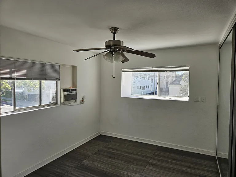 686 S Saint Andrews Pl #B3 — Photo 3