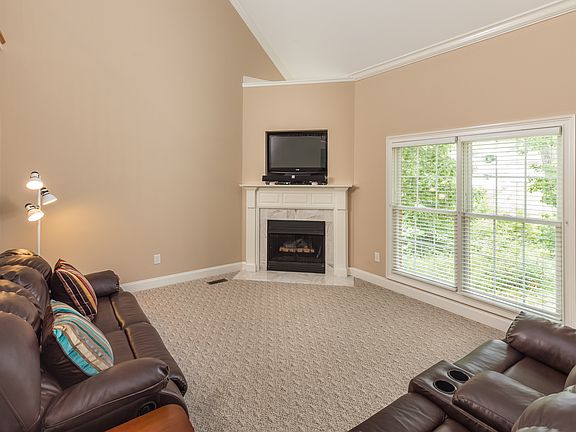 3rd image of 1853 Weston Pl NW