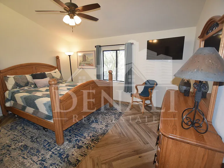 3040 S Donald Ave — Photo 9