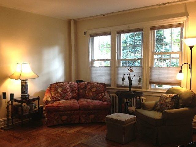 2nd image of 6813 Harrow St
