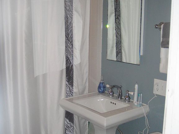 4th image of 3620 N Ashland Ave #2