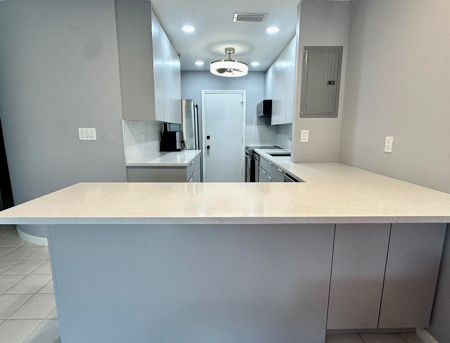 1 bed, 1.5 bath, 756 sqft, $1,700 — Photo 2
