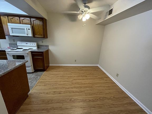 3rd image of 211 W Verdugo Ave #205