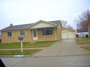 17301 E Pointe Dr, Roseville, MI 48066