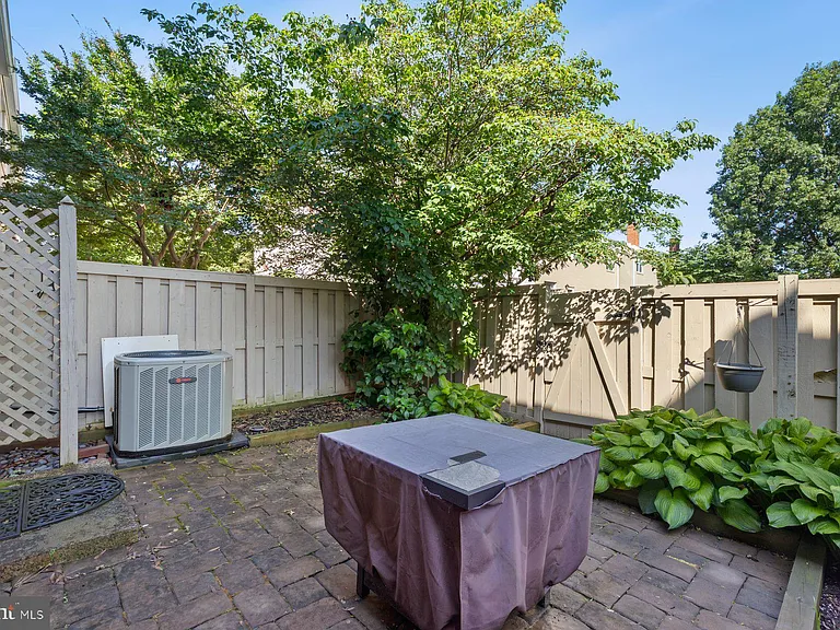 2512 N Dearing St — Photo 32