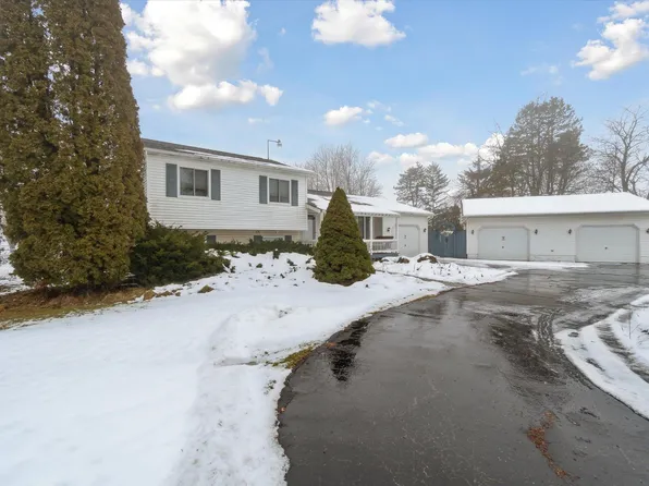 10994 E Henderson Rd, Corunna, MI 48817