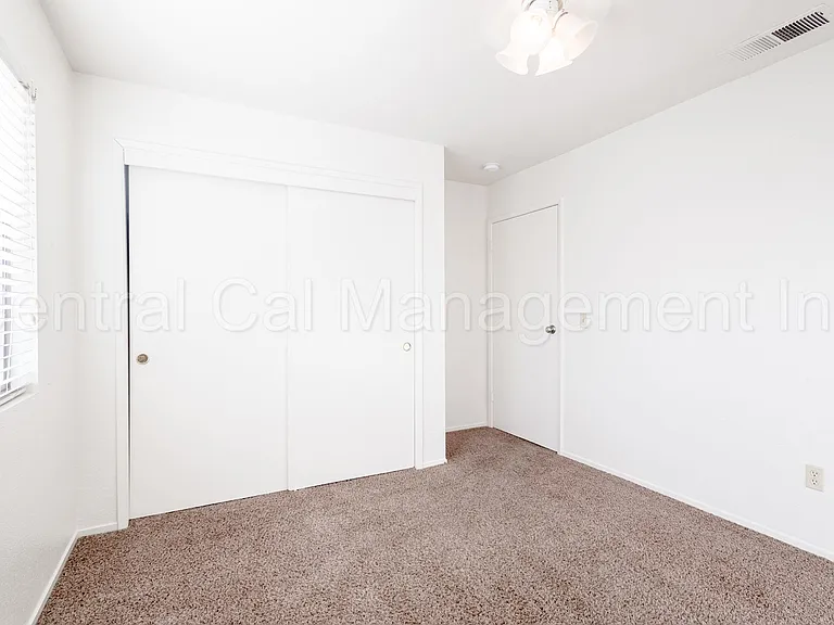 8400 Laborough Dr — Photo 12