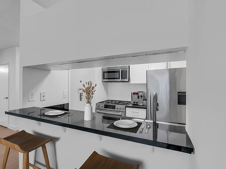 280 Park Ave S #11L — Photo 1