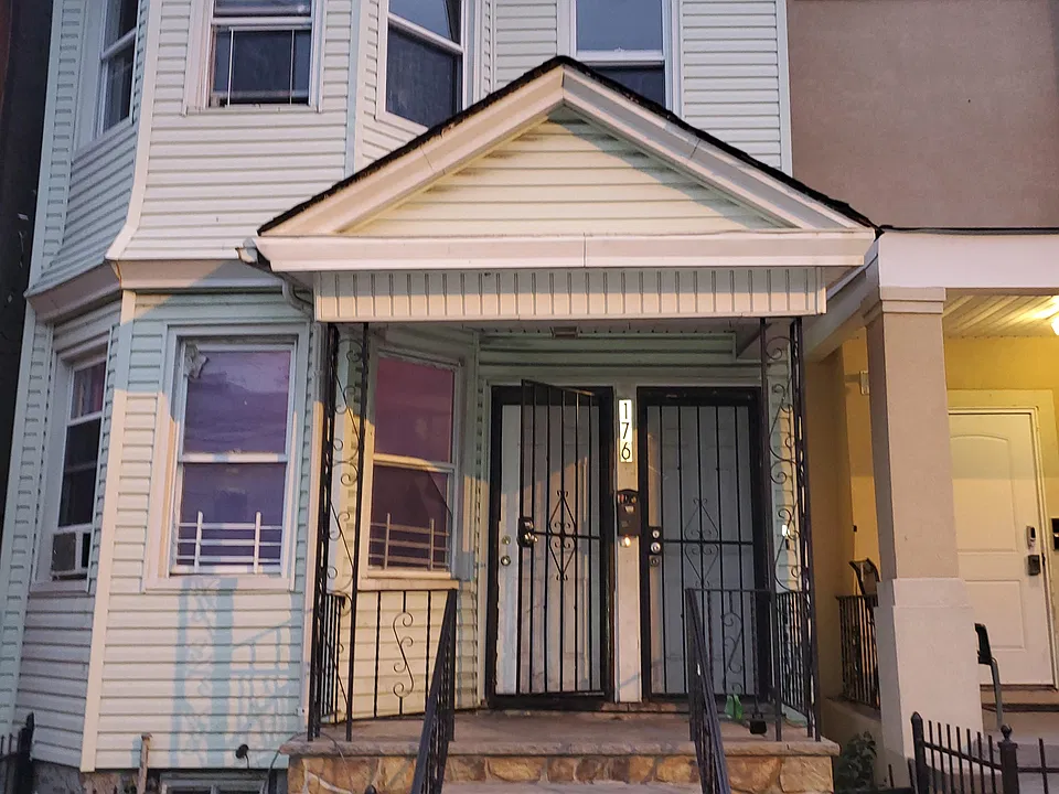176 Armstrong Ave #2E