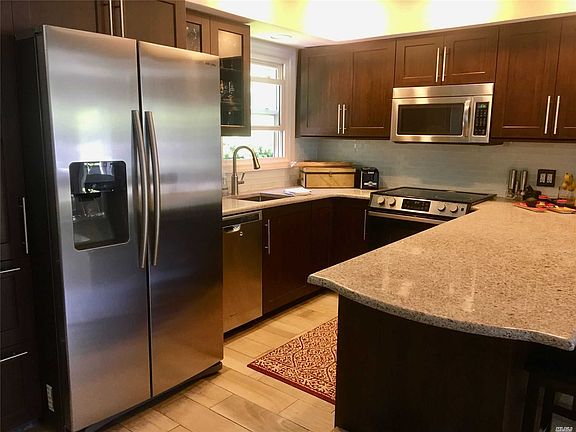 3rd image of 7 Skyview Pl