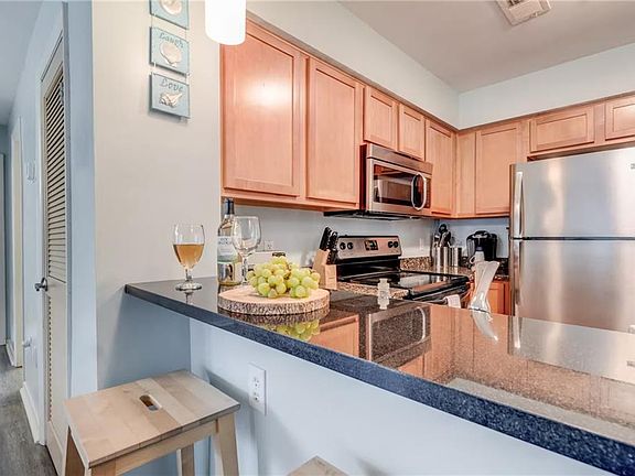 4th image of 304 28th St Unit 113