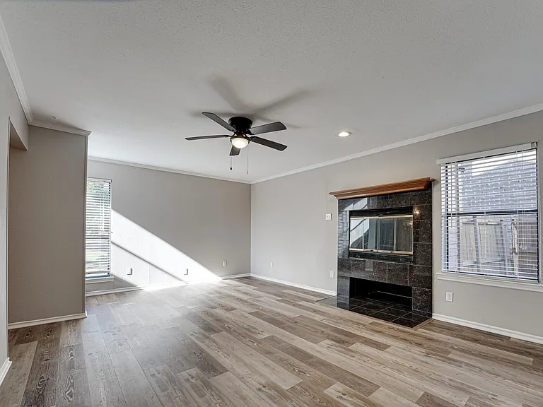 Bonus room or 4th bedroom