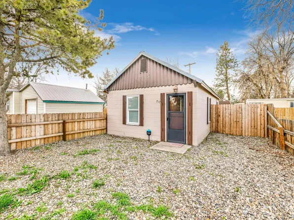 717 3rd Ave E, Gooding, ID 83330