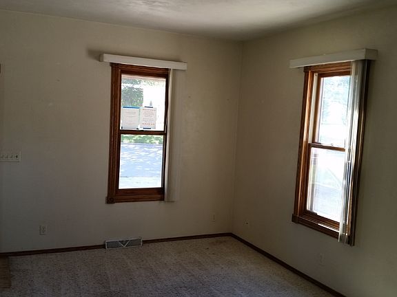 5th image of 223 N Cherry St