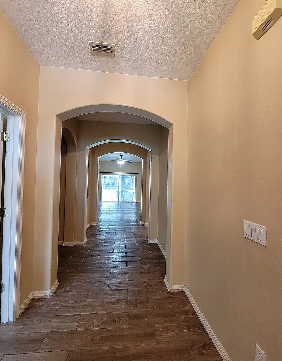 4 bed, 2130 sqft, $2,500 — Photo 2