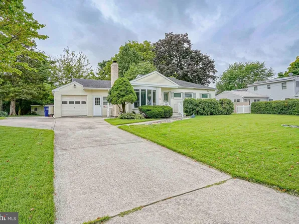 708 Bowling Grn, Moorestown, NJ 08057
