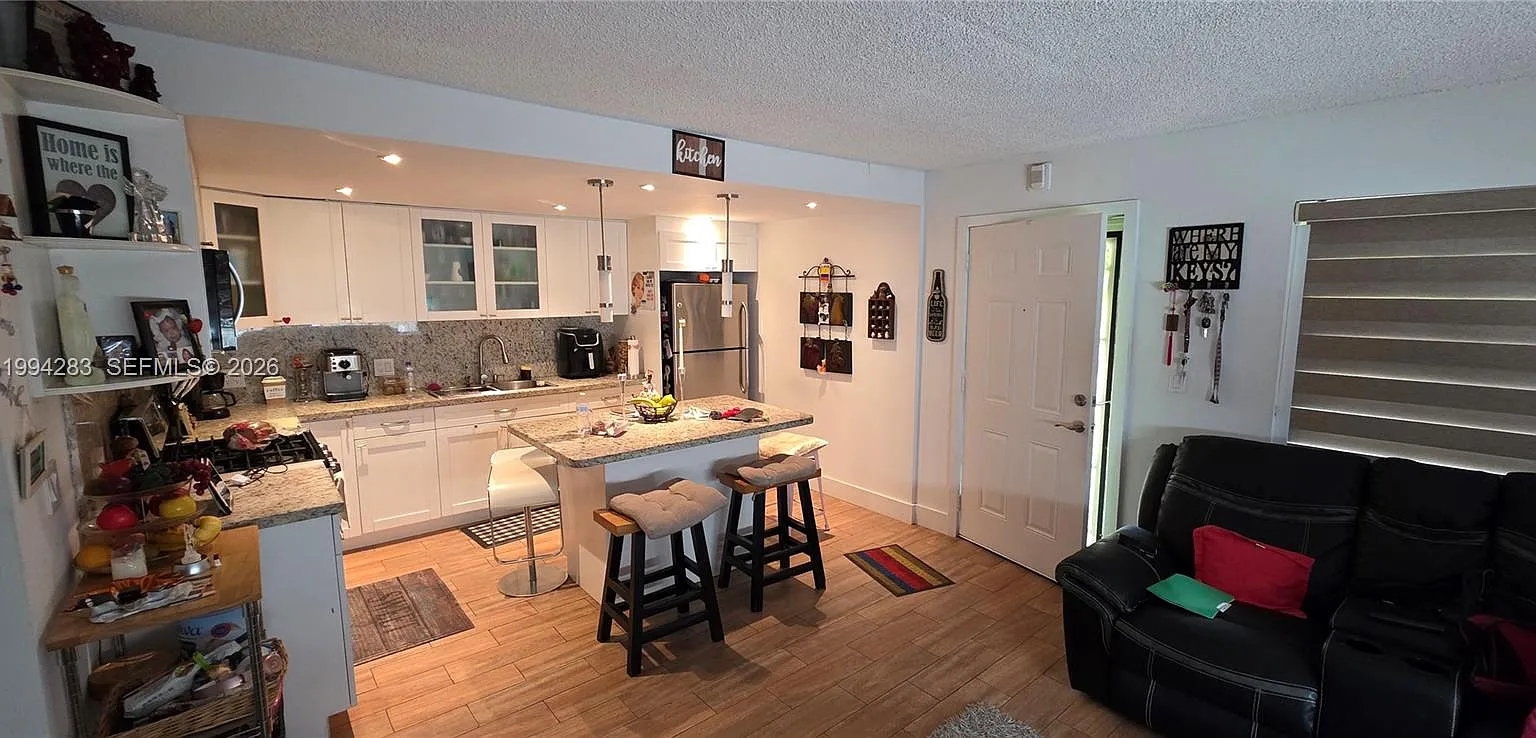 Ro-Mont South Green Condo — Photo 1