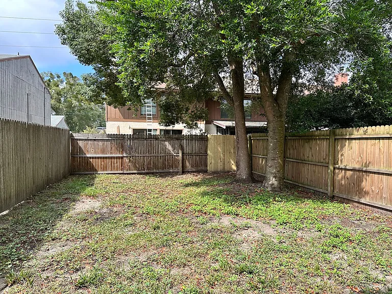 1114 Romaine Cir W — Photo 14