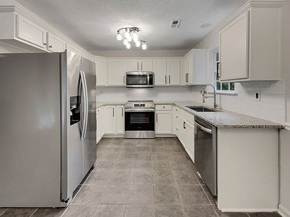 5th image of 12323 Poplar Forest Dr