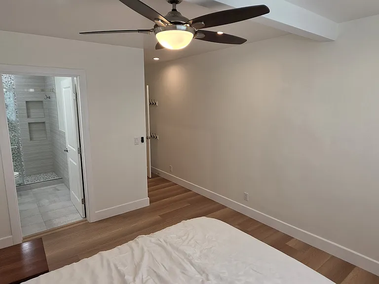 7755 Amestoy Ave — Photo 18