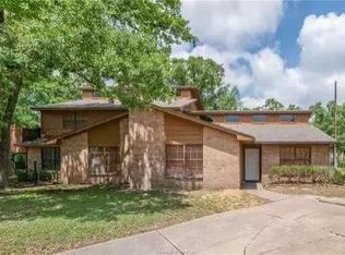 2122 Pebblebrook Ln, Bryan, TX 77807